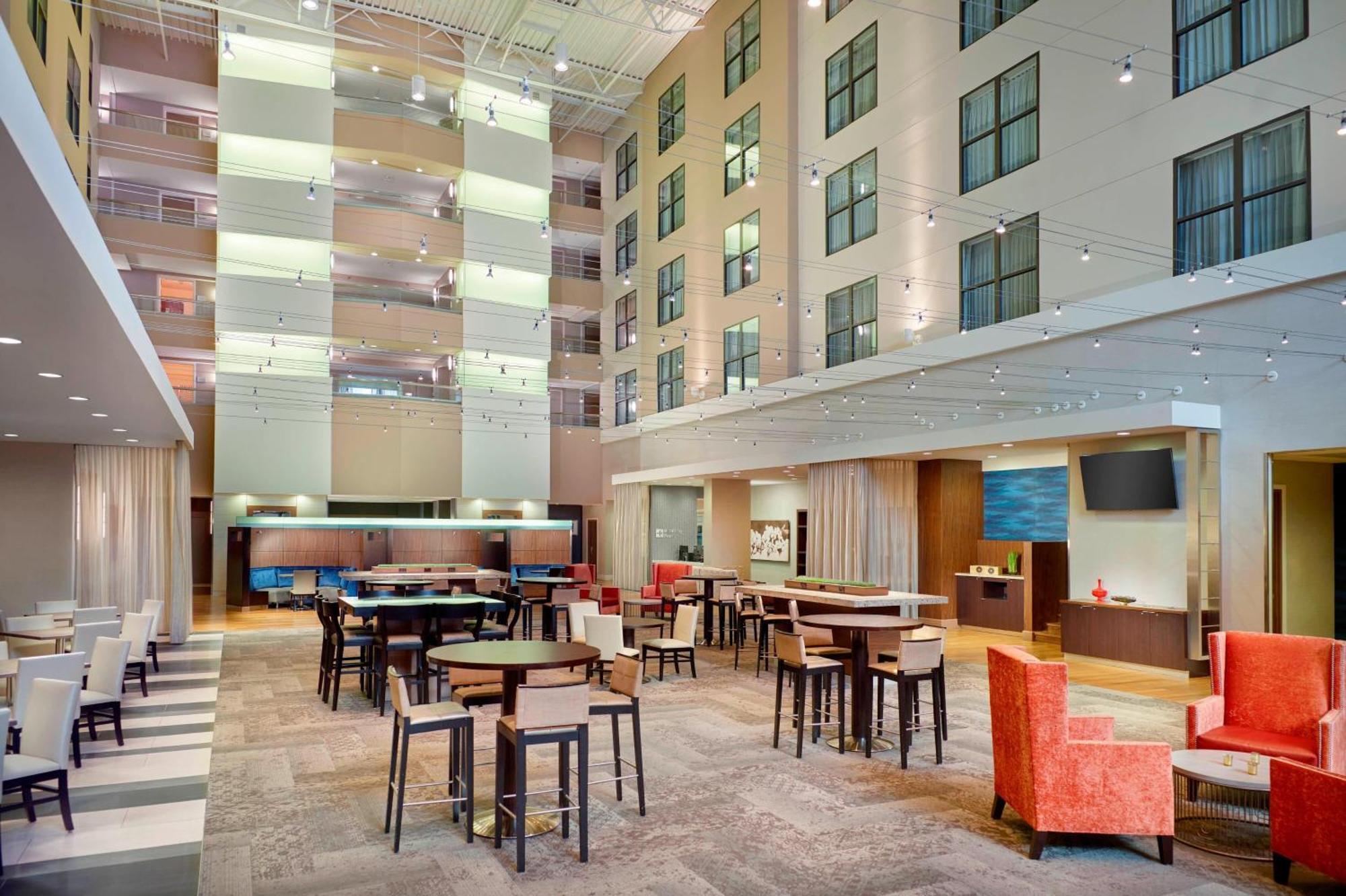 Courtyard Atlanta Decatur Downtown/Emory Hotel Exterior photo